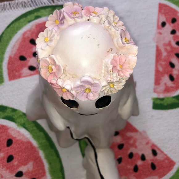 Viral ghost flower crown walking ghost dog - Picture 2 of 8